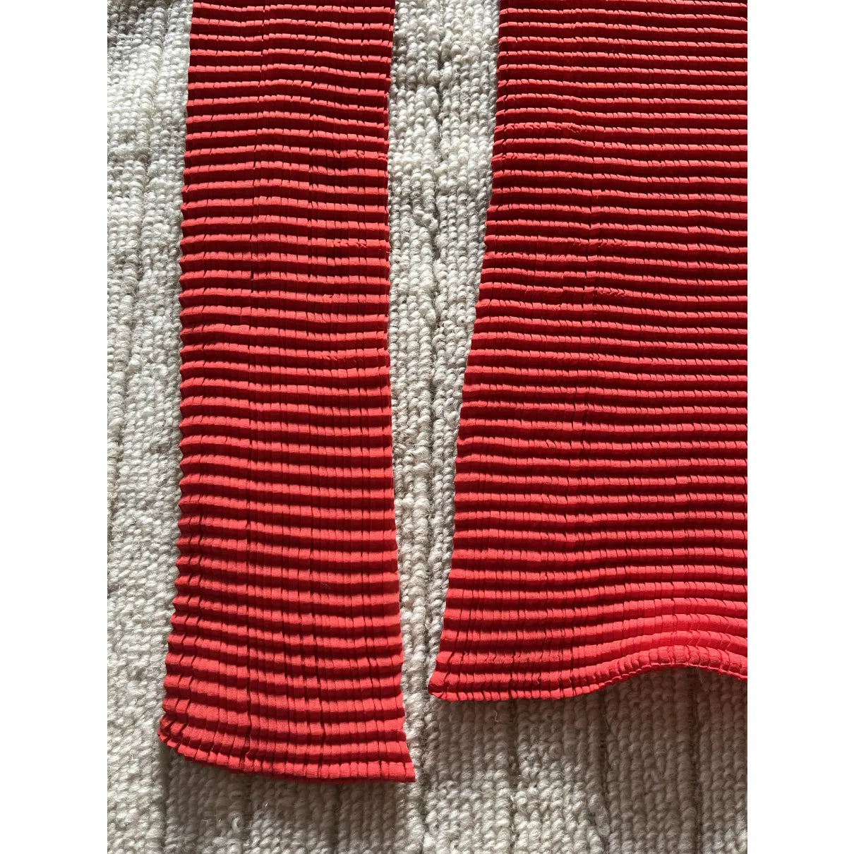 Pleated long-sleeve top in red