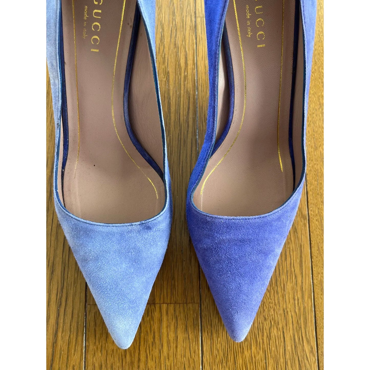 Pumps in purple velvet