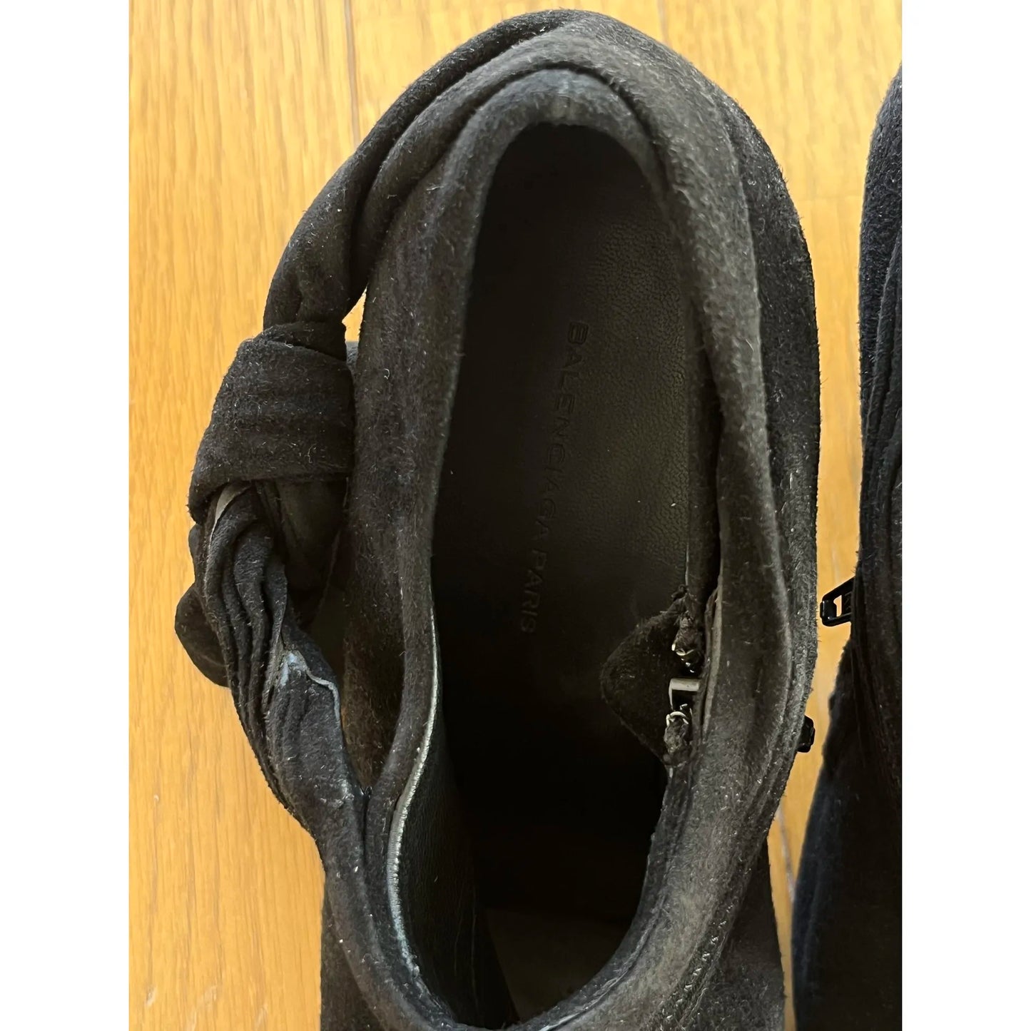 Vintage pumps in black velvet
