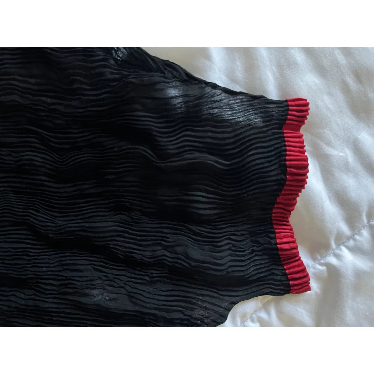 Black and red pleated turtleneck