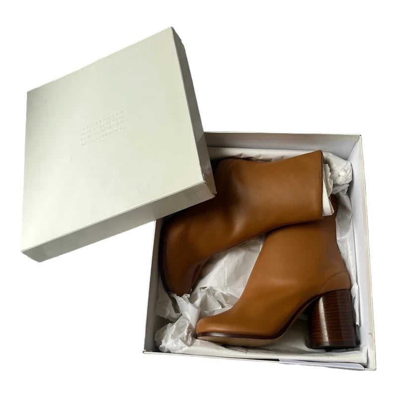 Brown leather Tabi boots