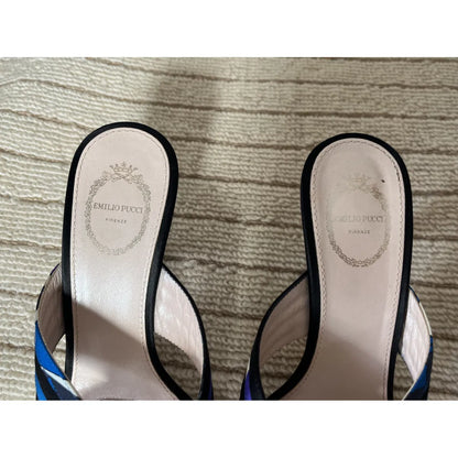 Heeled mules in printed silk