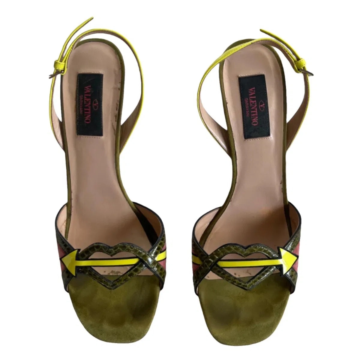 Heart pumps in pink and green