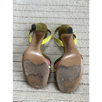 Heart pumps in pink and green