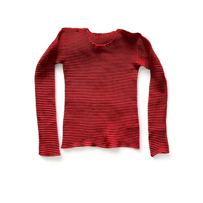 Pleated long-sleeve top in red