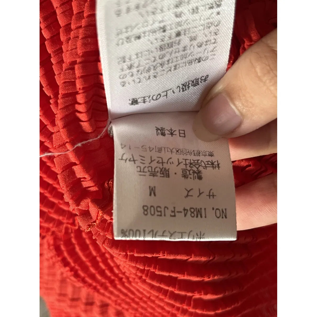 Pleated long-sleeve top in red