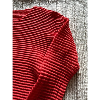 Pleated long-sleeve top in red