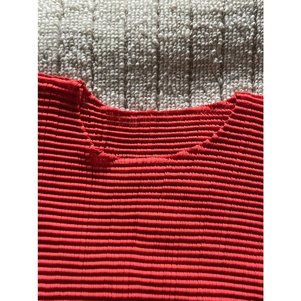 Pleated long-sleeve top in red