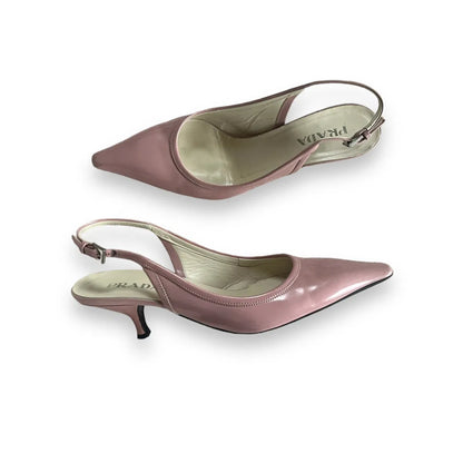 Pointed mules in baby pink