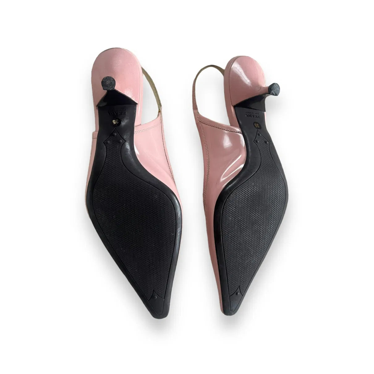 Pointed mules in baby pink