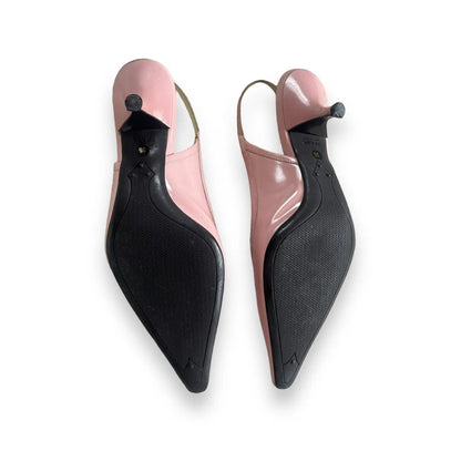 Pointed mules in baby pink
