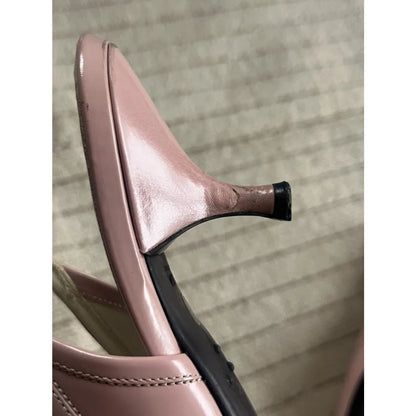 Pointed mules in baby pink