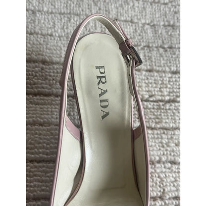 Pointed mules in baby pink