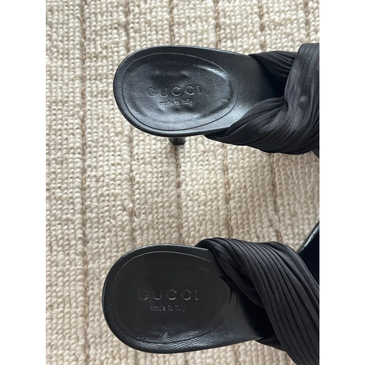 Twisted satin mules in black