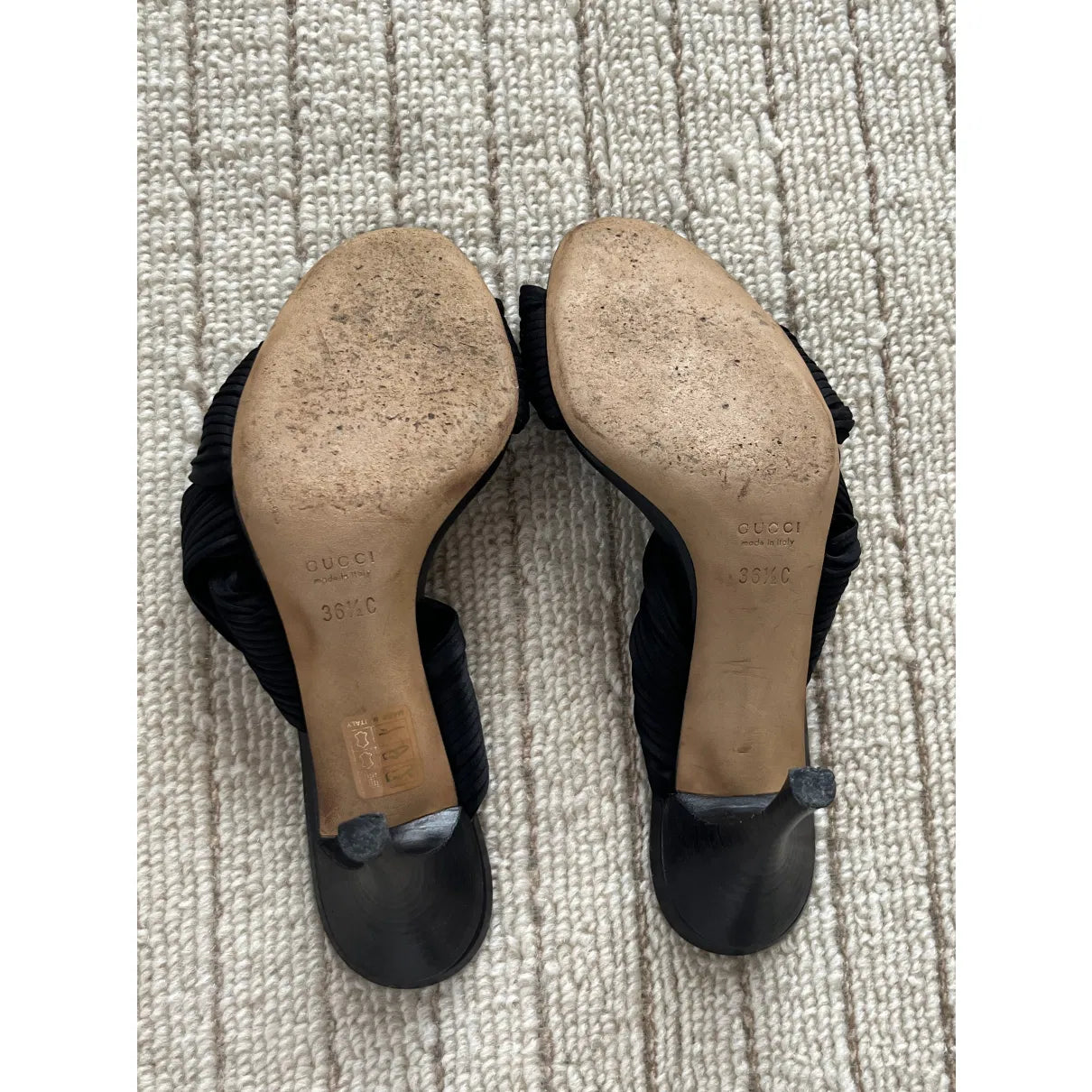 Twisted satin mules in black