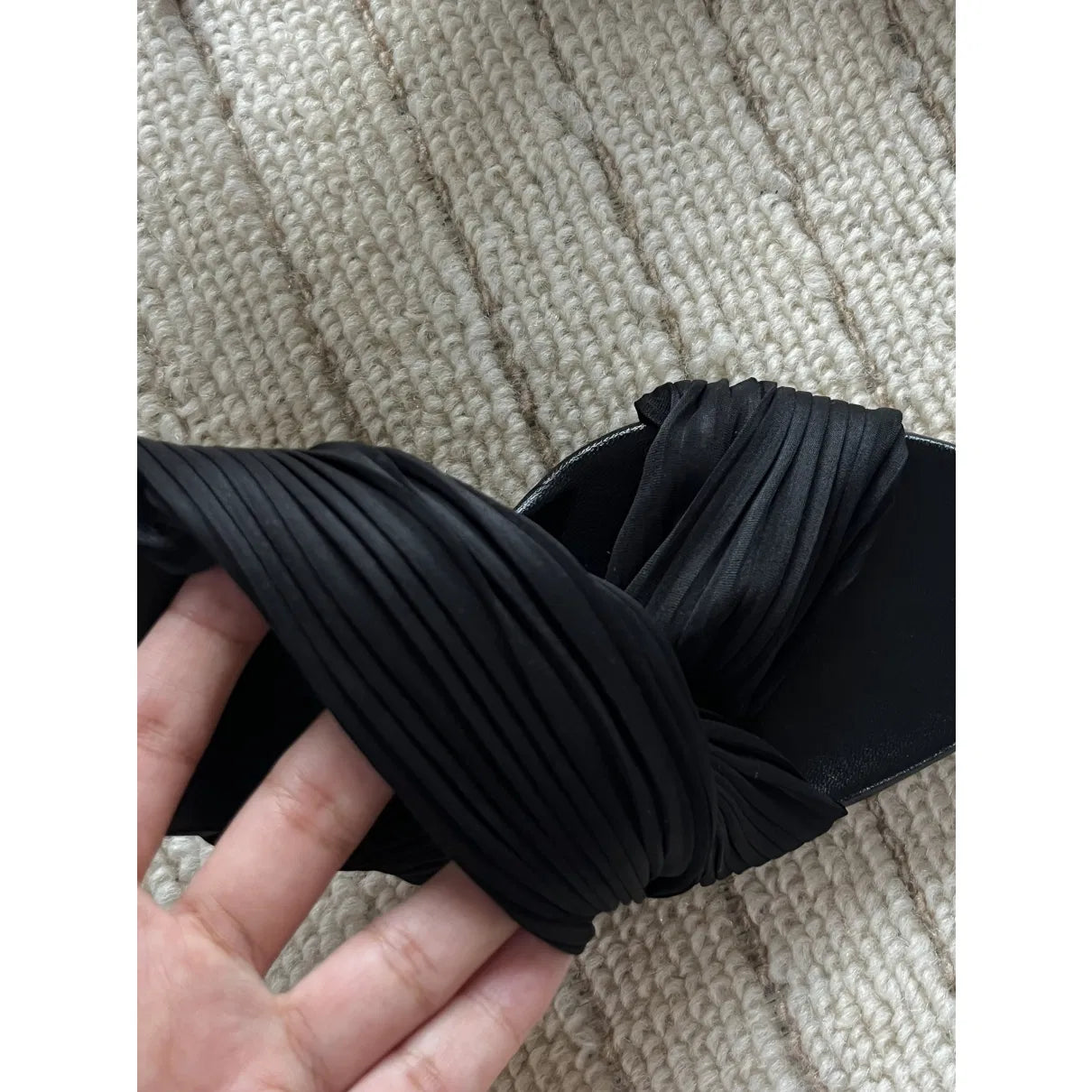 Twisted satin mules in black