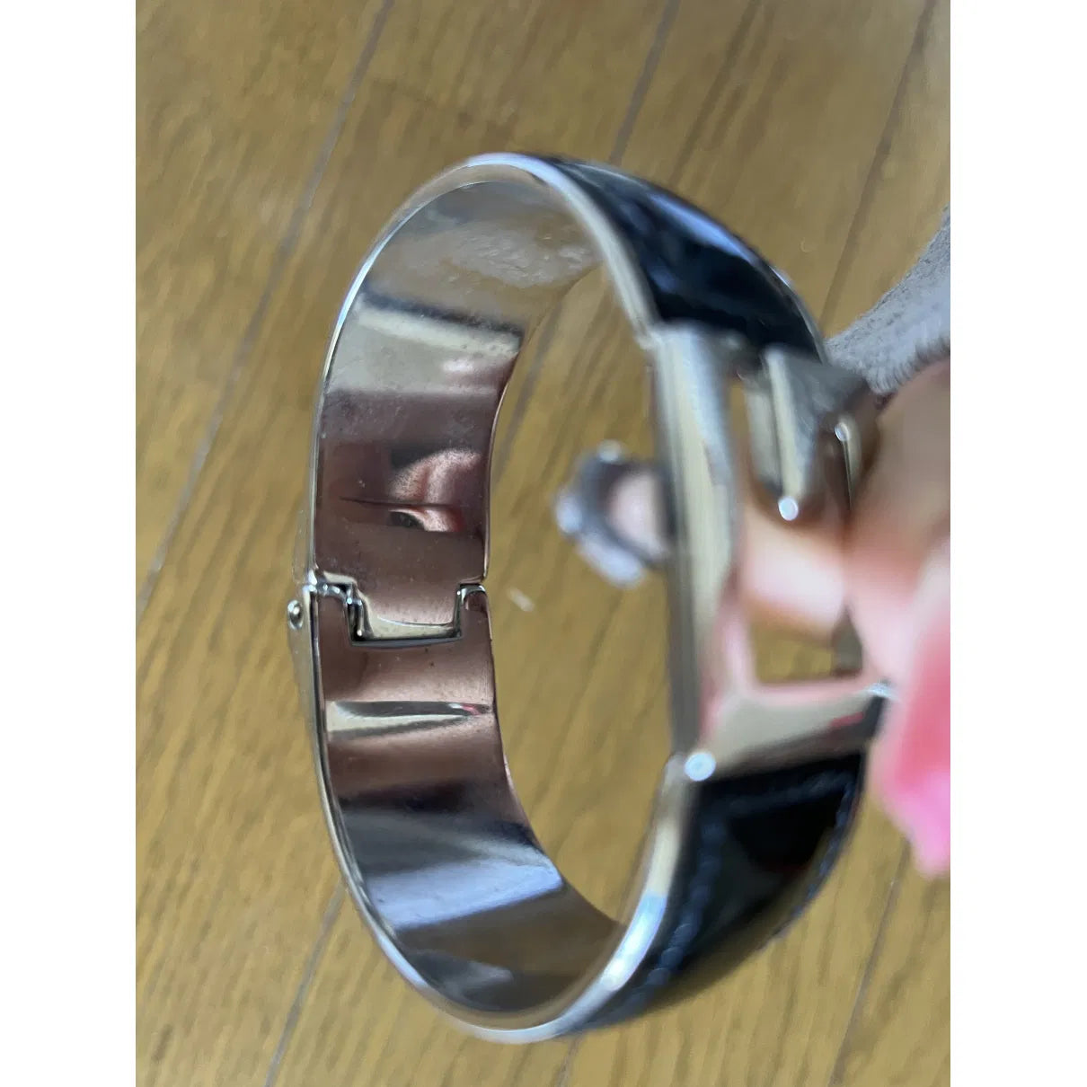 Leather bracelet in black and silver
