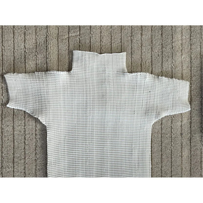 Pleated turtleneck in white