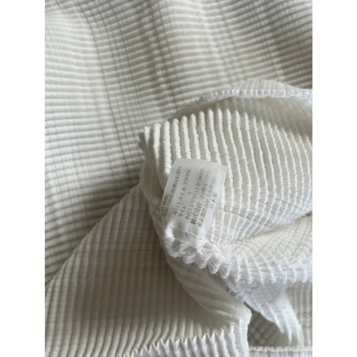 Pleated turtleneck in white
