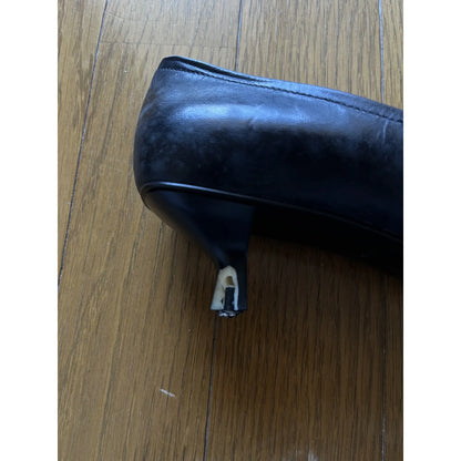 Pumps in black leather