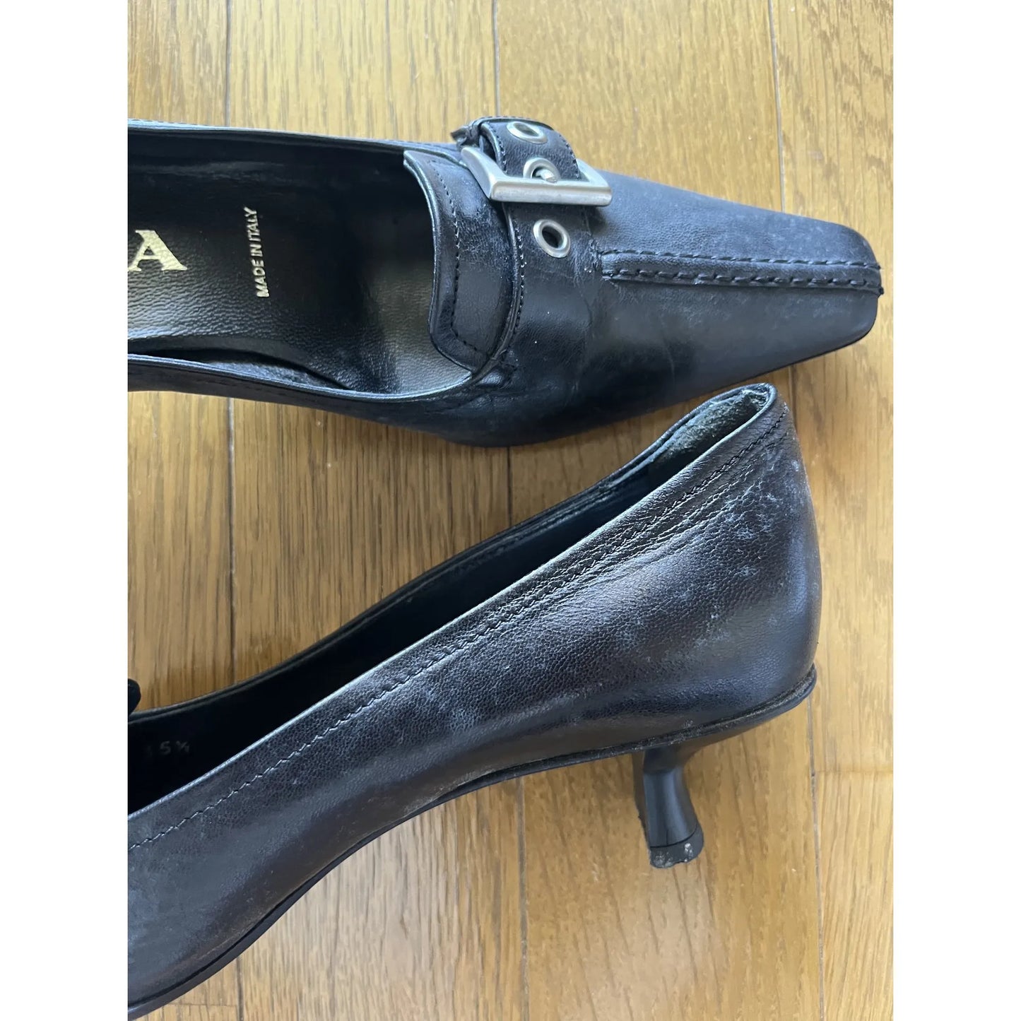 Pumps in black leather