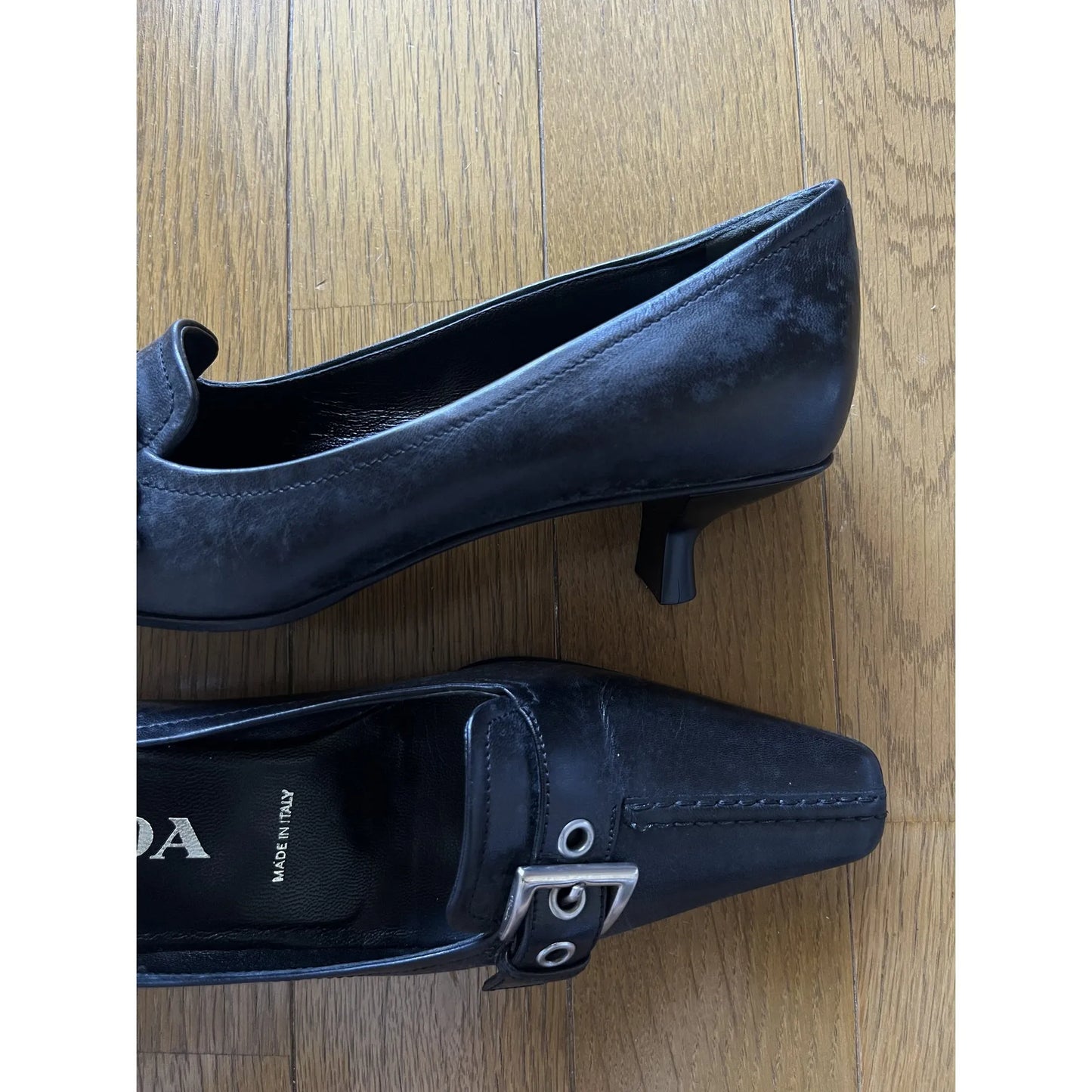 Pumps in black leather