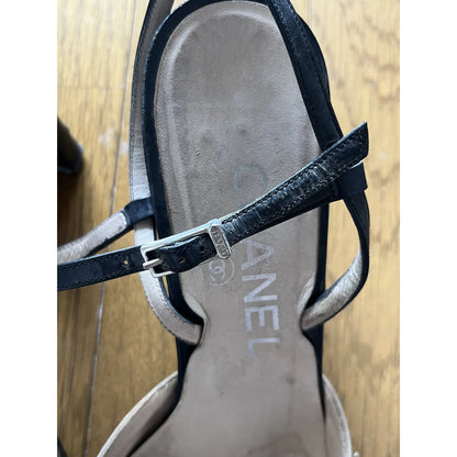 Two-tone pumps in beige and black
