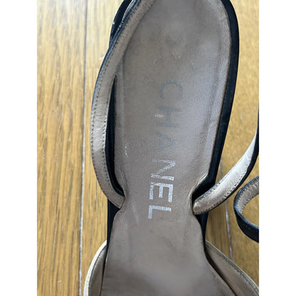 Two-tone pumps in beige and black