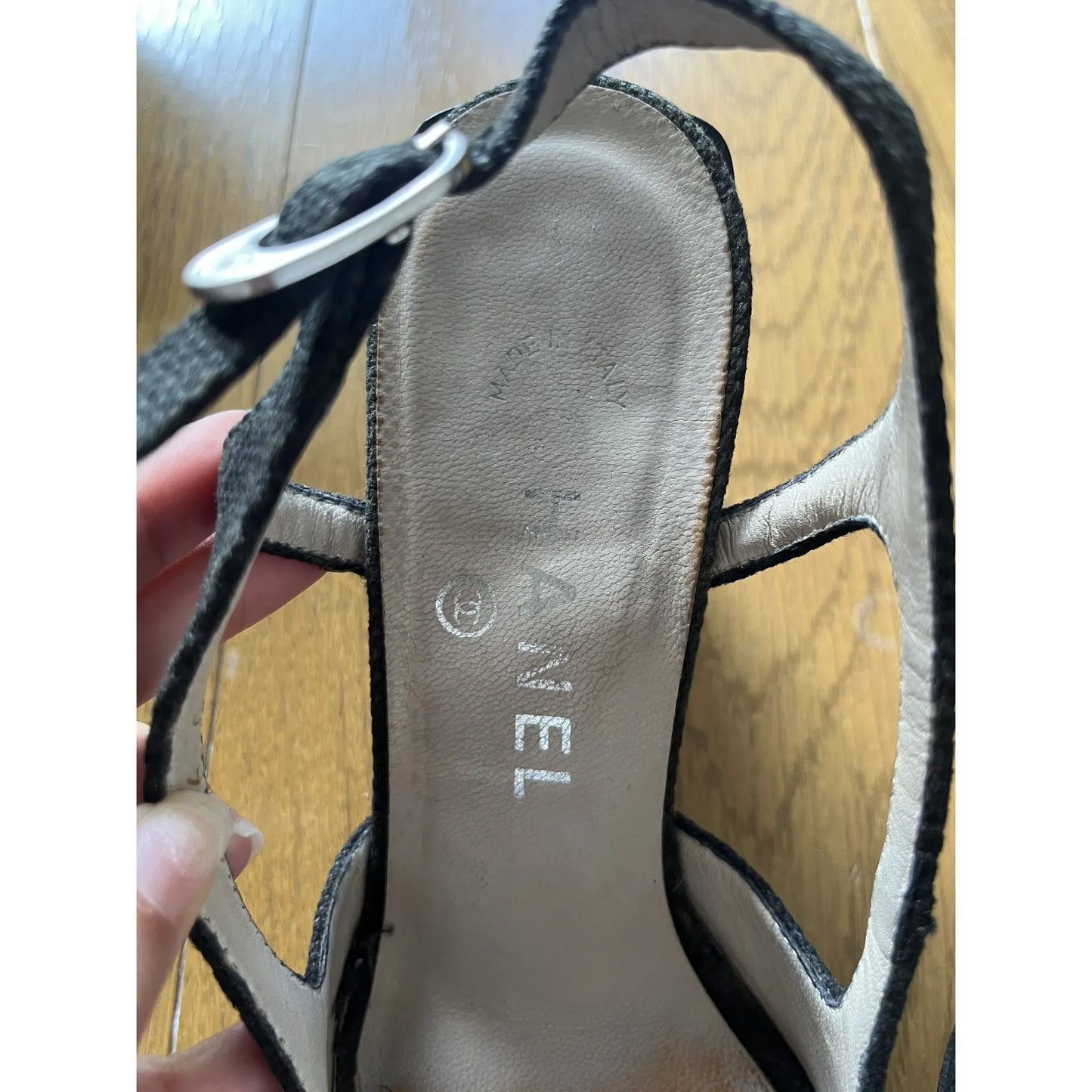 Slingback mules in black leather