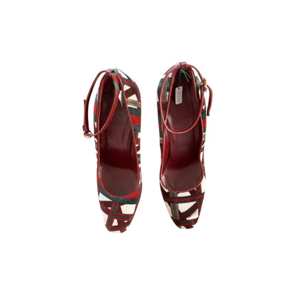 Platform pumps in red velvet