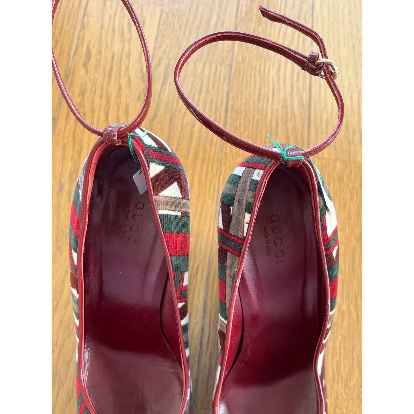 Platform pumps in red velvet