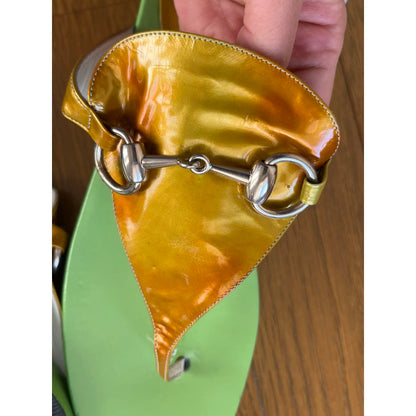 Thong sandals in green and gold