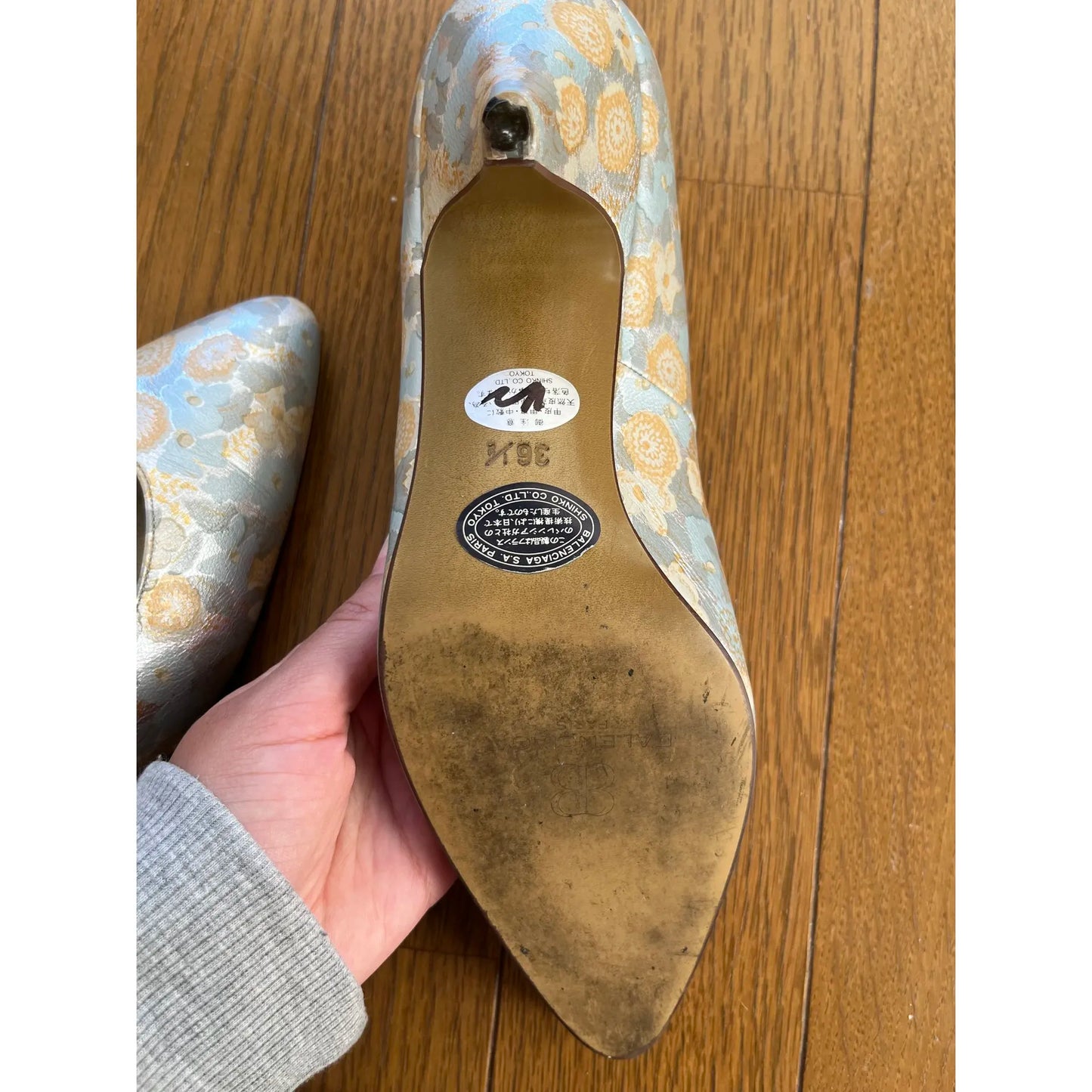 Floral print pumps in silver
