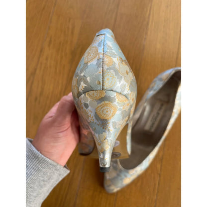 Floral print pumps in silver