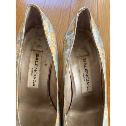 Floral print pumps in silver