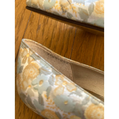 Floral print pumps in silver
