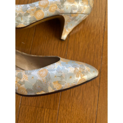 Floral print pumps in silver
