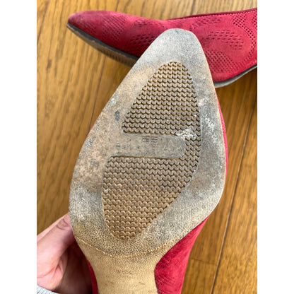 Vintage pumps in red velvet