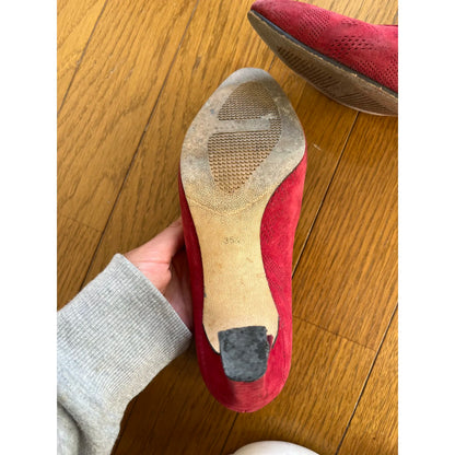 Vintage pumps in red velvet