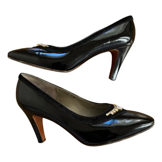 Embellished pumps in black