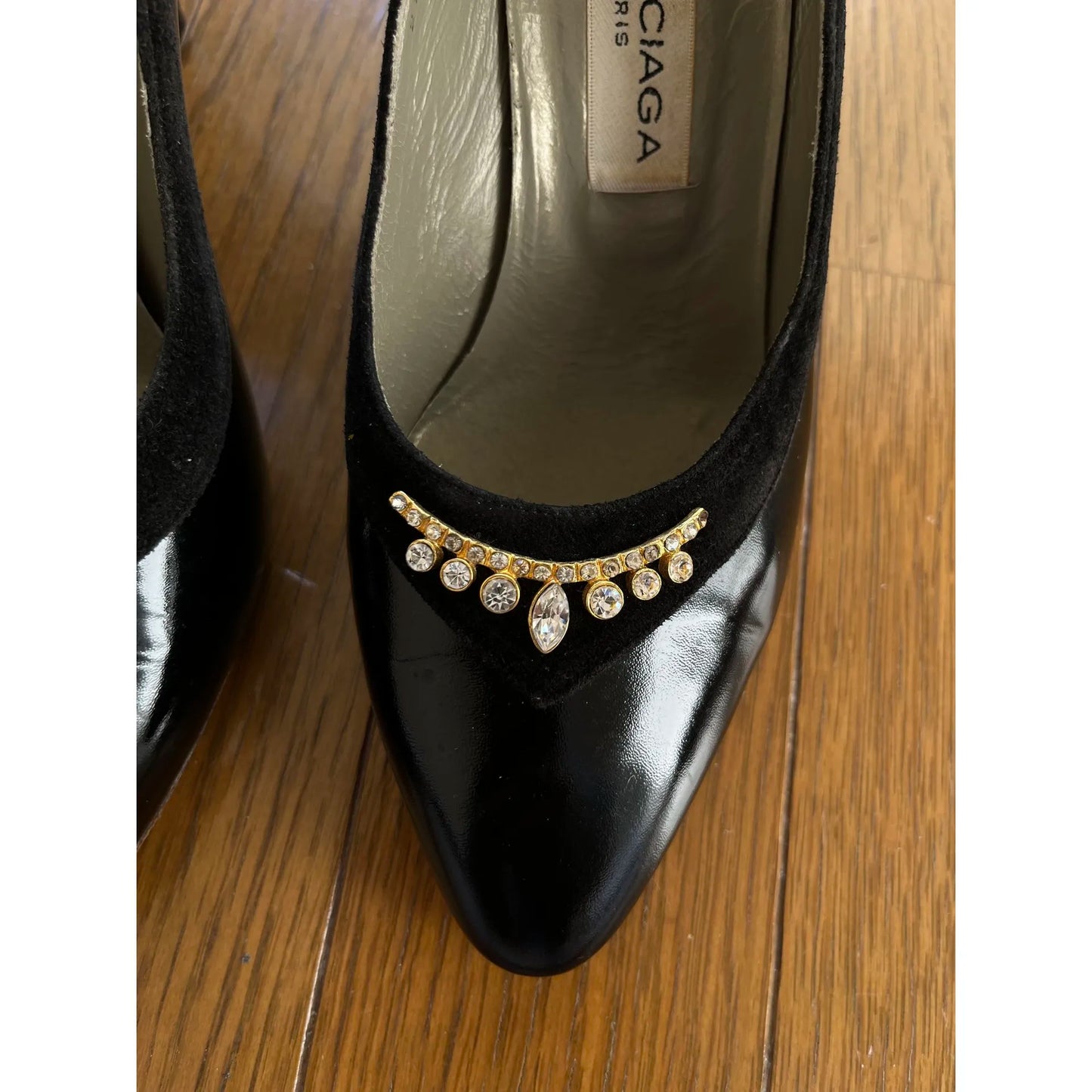 Embellished pumps in black