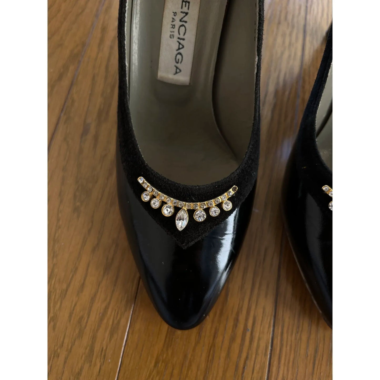Embellished pumps in black