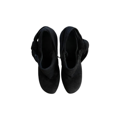 Vintage pumps in black velvet