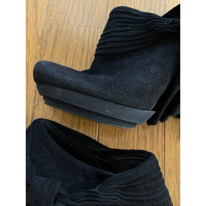 Vintage pumps in black velvet