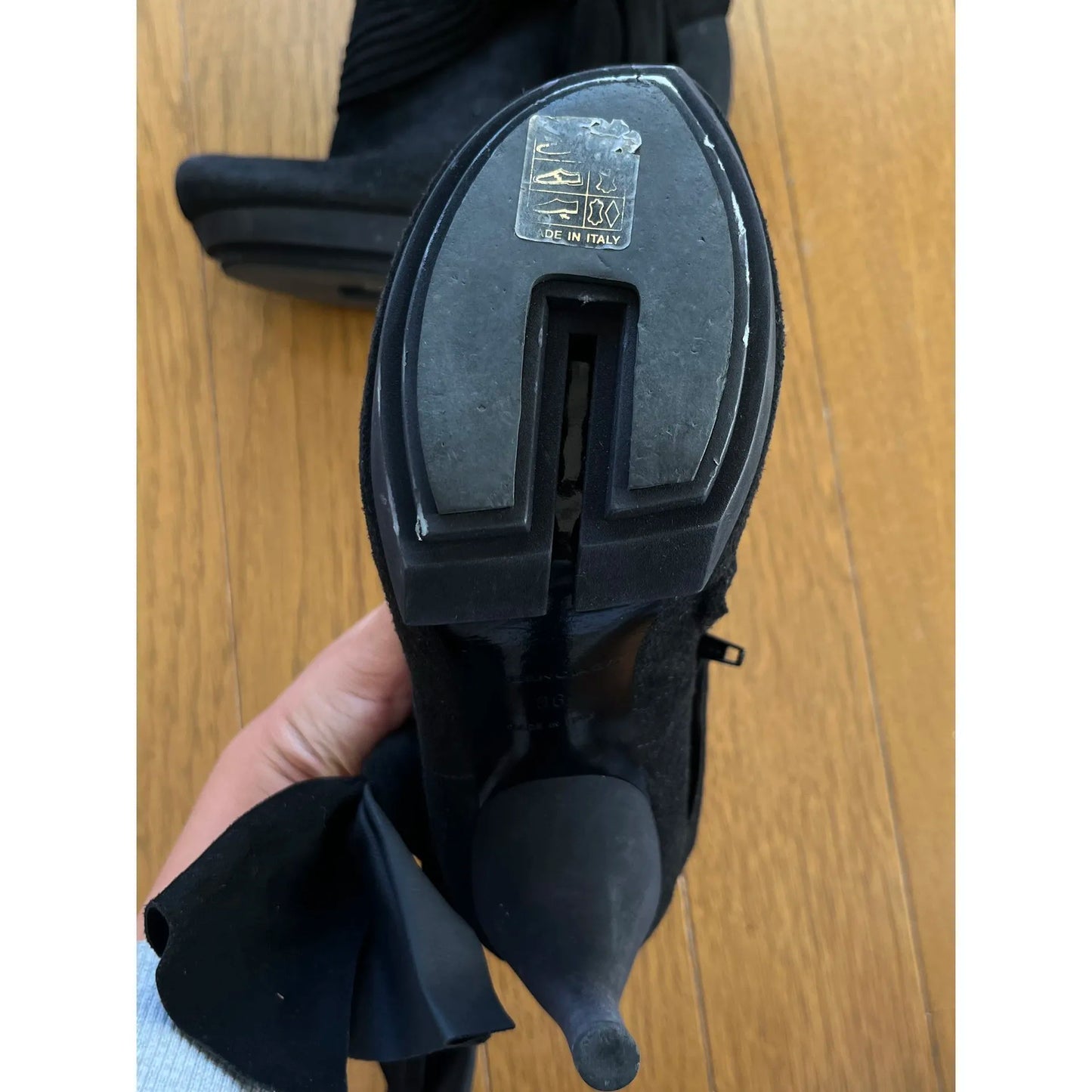 Vintage pumps in black velvet